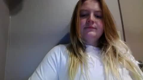 Snapshot of phatassblond chatting on December 8, 2024, 2:41 pm PhatAssBlond online show from December 8, 2024, 2:41 pm