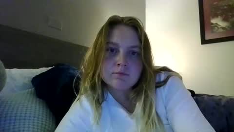 Snapshot of phatassblond chatting on December 9, 2024, 2:13 am PhatAssBlond online show from December 9, 2024, 2:13 am