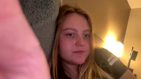 Snapshot of phatassblond chatting on December 9, 2024, 10:41 pm PhatAssBlond online show from December 9, 2024, 10:41 pm