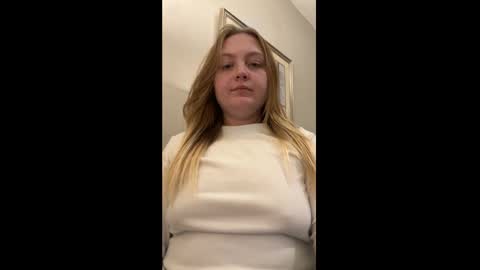 Snapshot of phatassblond chatting on January 9, 2025, 12:14 am PhatAssBlond online show from January 9, 2025, 12:14 am