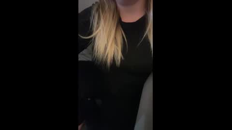 Snapshot of phatassblond chatting on January 14, 2025, 1:04 am PhatAssBlond online show from January 14, 2025, 1:04 am