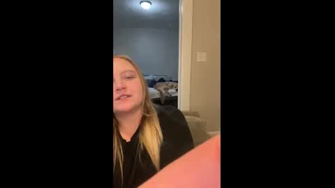 Snapshot of phatassblond chatting on January 17, 2025, 3:22 pm PhatAssBlond online show from January 17, 2025, 3:22 pm