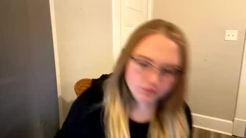 Snapshot of phatassblond chatting on January 20, 2025, 10:37 pm PhatAssBlond online show from January 20, 2025, 10:37 pm