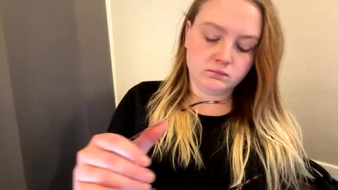 Snapshot of phatassblond chatting on January 21, 2025, 5:20 pm PhatAssBlond online show from January 21, 2025, 5:20 pm