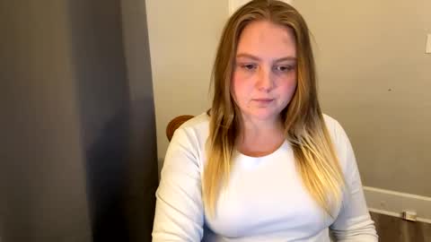 Snapshot of phatassblond chatting on January 25, 2025, 8:42 pm PhatAssBlond online show from January 25, 2025, 8:42 pm