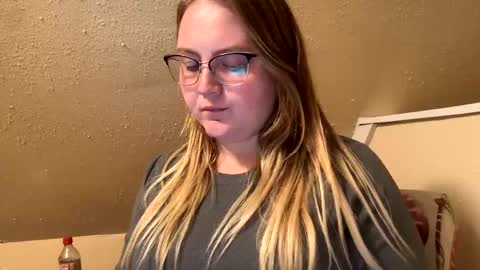 Snapshot of phatassblond chatting on February 4, 2025, 3:54 am PhatAssBlond online show from February 4, 2025, 3:54 am