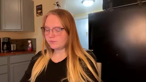 Snapshot of phatassblond chatting on February 5, 2025, 5:31 pm PhatAssBlond online show from February 5, 2025, 5:31 pm