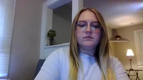 Snapshot of phatassblond chatting on February 6, 2025, 8:02 pm PhatAssBlond online show from February 6, 2025, 8:02 pm
