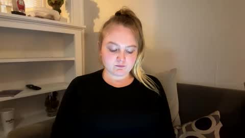 Snapshot of phatassblond chatting on February 8, 2025, 10:19 pm PhatAssBlond online show from February 8, 2025, 10:19 pm
