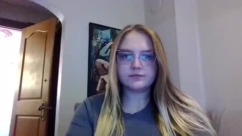 Snapshot of phatassblond chatting on February 9, 2025, 6:47 pm PhatAssBlond online show from February 9, 2025, 6:47 pm