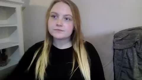 Snapshot of phatassblond chatting on February 11, 2025, 4:11 am PhatAssBlond online show from February 11, 2025, 4:11 am