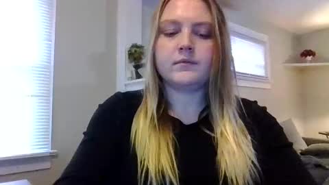 Snapshot of phatassblond chatting on February 11, 2025, 7:27 pm PhatAssBlond online show from February 11, 2025, 7:27 pm