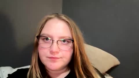 Snapshot of phatassblond chatting on February 21, 2025, 4:18 am PhatAssBlond online show from February 21, 2025, 4:18 am