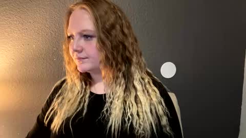 Snapshot of phatassblond chatting on February 21, 2025, 9:00 pm PhatAssBlond online show from February 21, 2025, 9:00 pm