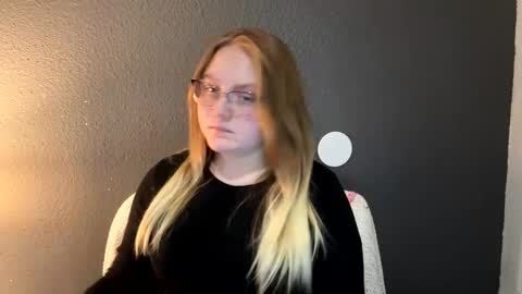 Snapshot of phatassblond chatting on February 24, 2025, 8:58 pm PhatAssBlond online show from February 24, 2025, 8:58 pm