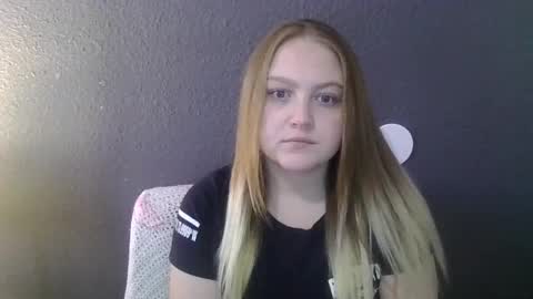 Snapshot of phatassblond chatting on February 28, 2025, 5:26 pm PhatAssBlond online show from February 28, 2025, 5:26 pm