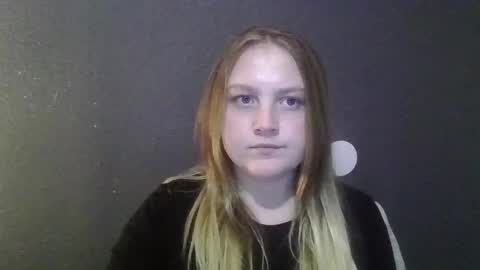 Snapshot of phatassblond chatting on March 5, 2025, 3:18 am PhatAssBlond online show from March 5, 2025, 3:18 am