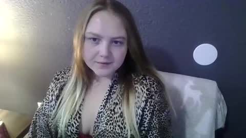 Snapshot of phatassblond chatting on March 7, 2025, 4:00 pm PhatAssBlond online show from March 7, 2025, 4:00 pm