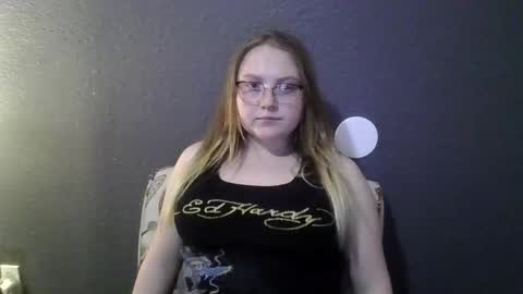Snapshot of phatassblond chatting on March 8, 2025, 12:33 am PhatAssBlond online show from March 8, 2025, 12:33 am