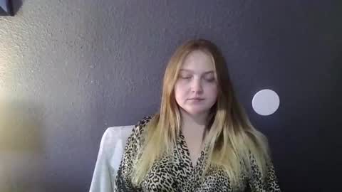 Snapshot of phatassblond chatting on March 10, 2025, 5:07 pm PhatAssBlond online show from March 10, 2025, 5:07 pm