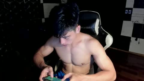 Snapshot of philhotbody chatting on November 18, 2025, 10:20 am AJ online show from November 18, 2025, 10:20 am