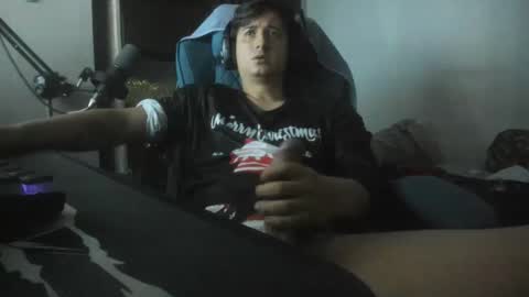 Snapshot of philip_dj chatting on December 17, 2025, 9:37 am philip_dj online show from December 17, 2025, 9:37 am