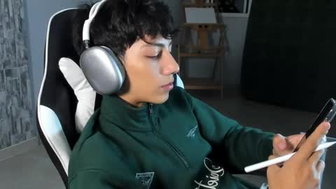 Snapshot of philipe_moonlight_ chatting on March 3, 2025, 4:03 am Phil. INDEPENDENT MODEL online show from March 3, 2025, 4:03 am