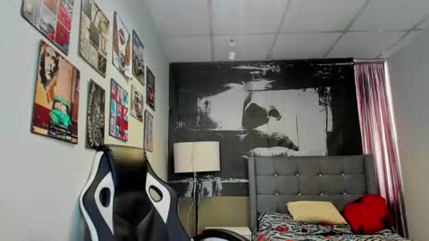 Snapshot of philippsx chatting on July 5, 2026, 8:05 pm PHILLIP online show from July 5, 2026, 8:05 pm