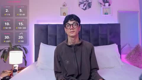 Snapshot of phillicious_ chatting on September 17, 2025, 9:38 pm Phillip online show from September 17, 2025, 9:38 pm