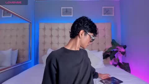 Snapshot of phillicious_ chatting on September 22, 2025, 9:28 pm Phillip online show from September 22, 2025, 9:28 pm