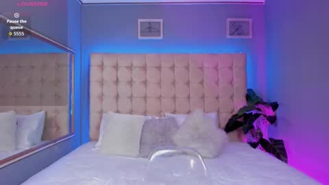 Snapshot of phillicious_ chatting on September 24, 2025, 11:41 pm Phillip online show from September 24, 2025, 11:41 pm