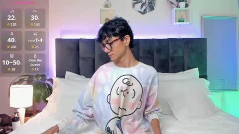 Snapshot of phillicious_ chatting on October 4, 2025, 9:46 pm Phillip online show from October 4, 2025, 9:46 pm