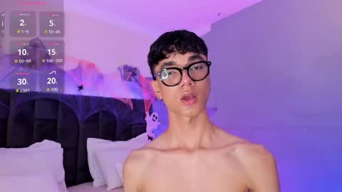 Snapshot of phillicious_ chatting on October 22, 2025, 9:36 pm Phillip online show from October 22, 2025, 9:36 pm