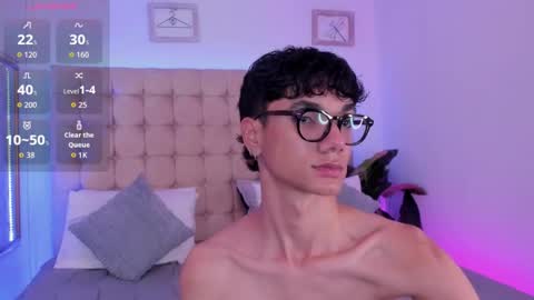 Snapshot of phillicious_ chatting on November 5, 2025, 6:02 am Phillip online show from November 5, 2025, 6:02 am