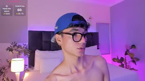 Snapshot of phillicious_ chatting on November 10, 2025, 9:36 pm Phillip online show from November 10, 2025, 9:36 pm