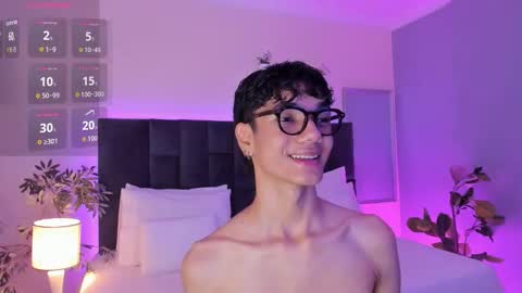 Snapshot of phillicious_ chatting on November 12, 2025, 11:25 pm Phillip online show from November 12, 2025, 11:25 pm