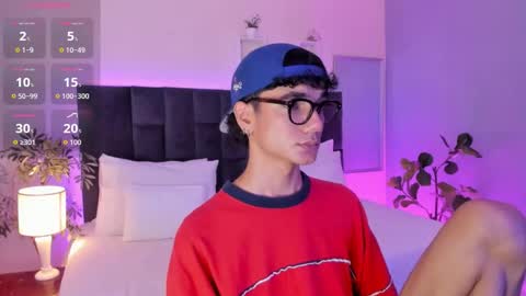 Snapshot of phillicious_ chatting on November 14, 2025, 9:46 pm Phillip online show from November 14, 2025, 9:46 pm