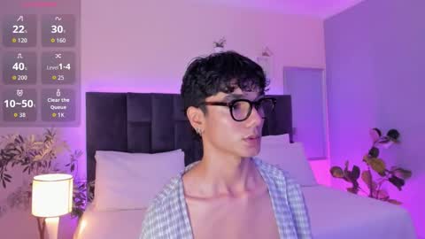 Snapshot of phillicious_ chatting on November 21, 2025, 10:30 pm Phillip online show from November 21, 2025, 10:30 pm