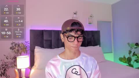 Snapshot of phillicious_ chatting on December 4, 2025, 10:18 pm Phillip online show from December 4, 2025, 10:18 pm