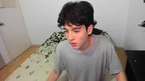 picaszomilos350 online show from February 24, 2026, 7:06 am