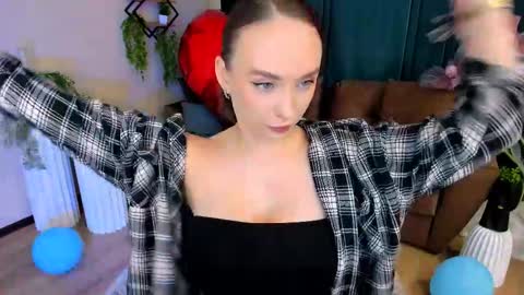 Emelie online show from September 11, 2025, 7:47 pm