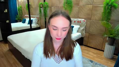 Emelie online show from April 16, 2026, 10:16 am