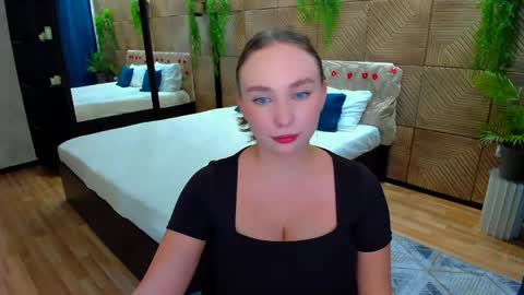 Emelie online show from April 17, 2026, 10:51 am