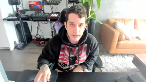 Snapshot of pierrefitch chatting on March 9, 2025, 6:32 pm Pierre Fitch online show from March 9, 2025, 6:32 pm