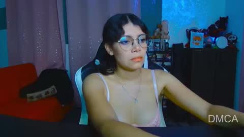 Snapshot of piixiie_d_oll chatting on December 14, 2025, 4:51 am Andrea G online show from December 14, 2025, 4:51 am