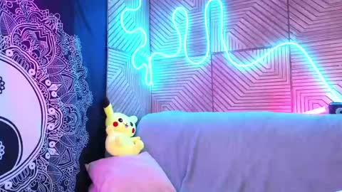 Sonya online show from April 24, 2026, 10:23 pm