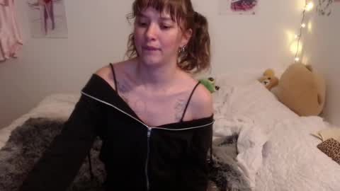 Snapshot of pikawiii chatting on January 22, 2025, 2:26 am ill be back on monday 18th of november online show from January 22, 2025, 2:26 am