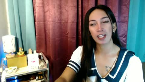 lucyLove online show from June 20, 2026, 2:36 am