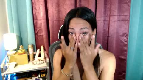 lucyLove online show from August 2, 2026, 9:24 pm
