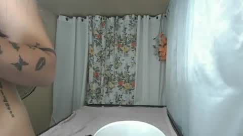 yumie  online show from May 1, 2026, 12:32 pm